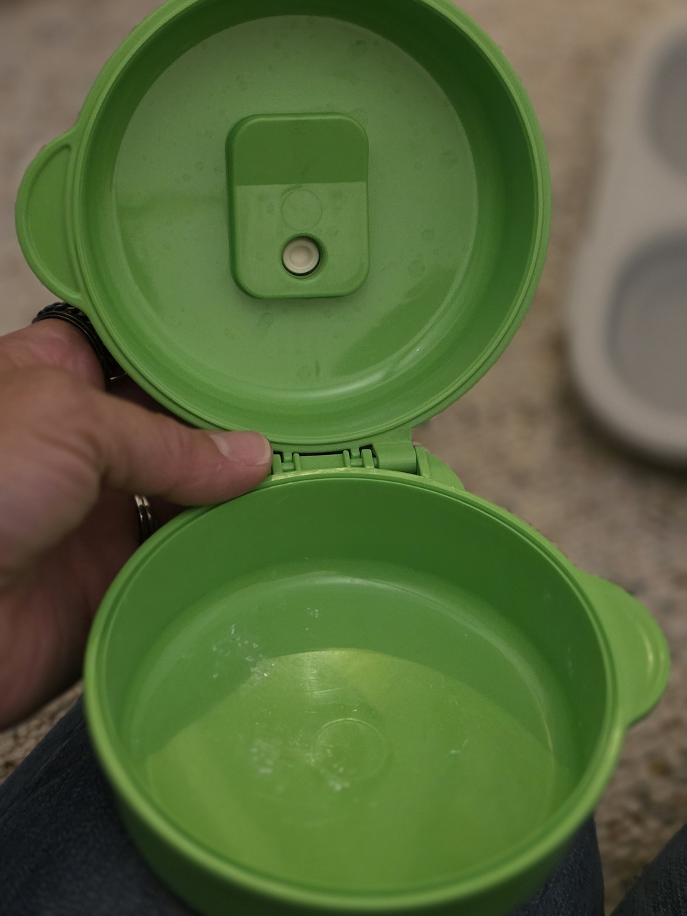 Tupperware Red Snap-Lid Food Container - Picture 15 of 15